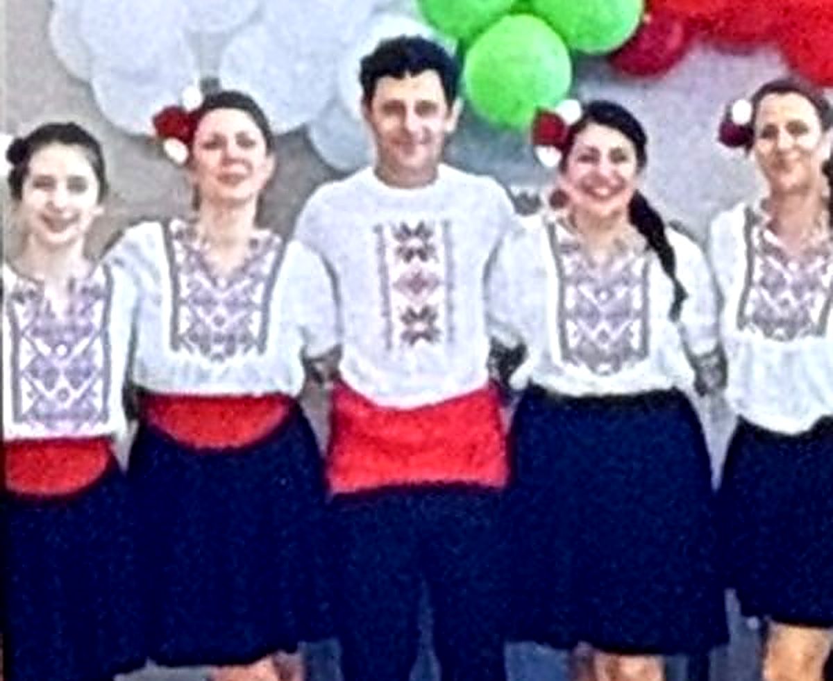 Zdravets dancers with Bulgarian flag balloons